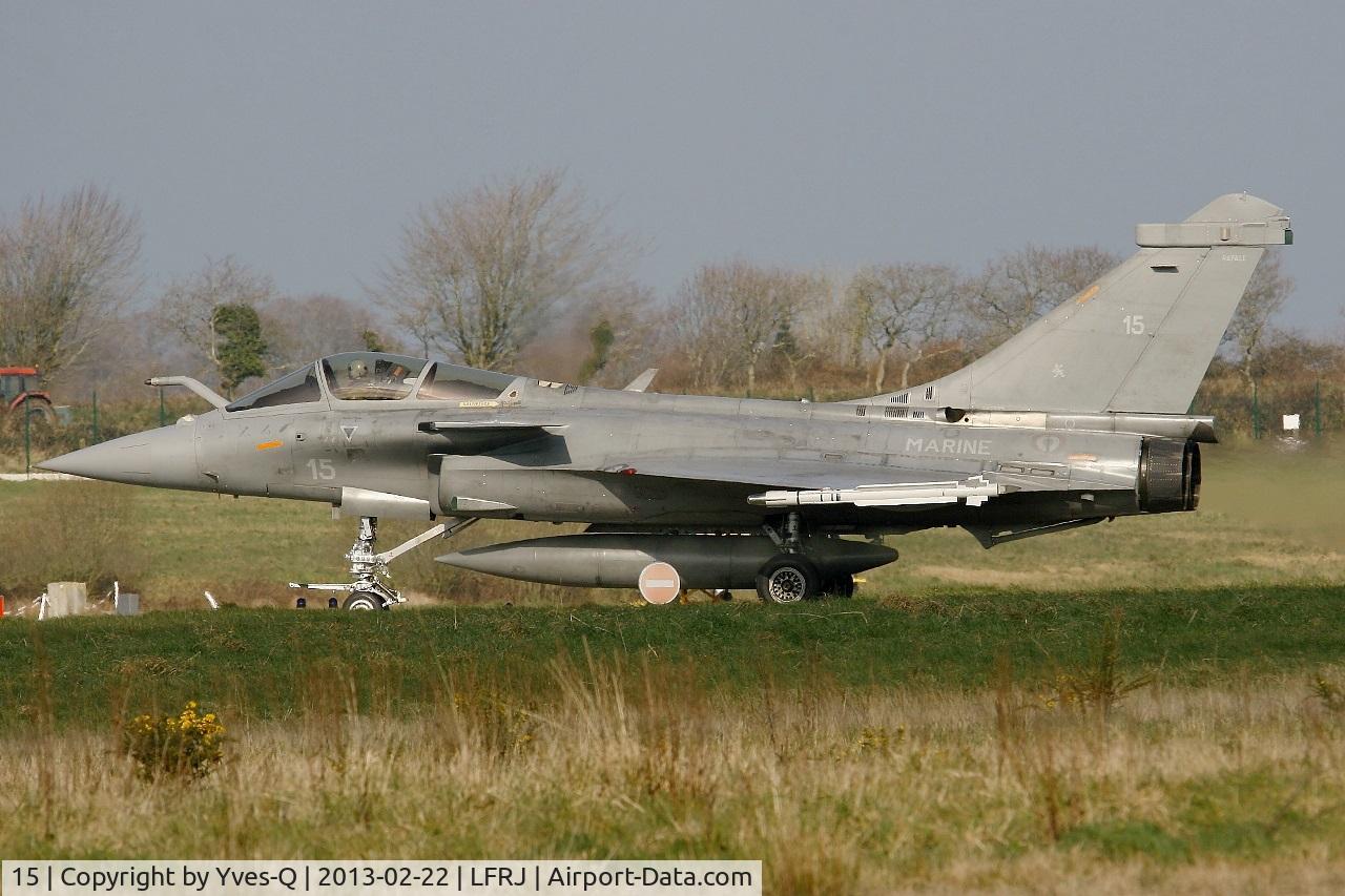 15, Dassault Rafale M C/N 15, French Naval Aviation Dassault Rafale M, Taxiing to holding point rwy 08, Landivisiau Naval Air Base (LFRJ)