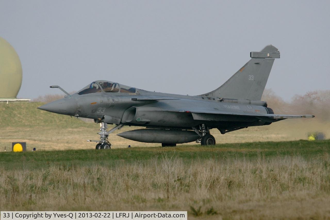 33, Dassault Rafale M C/N 33, French Naval Aviation Dassault Rafale M, Taxiing to holding point rwy 08, Landivisiau Naval Air Base (LFRJ)