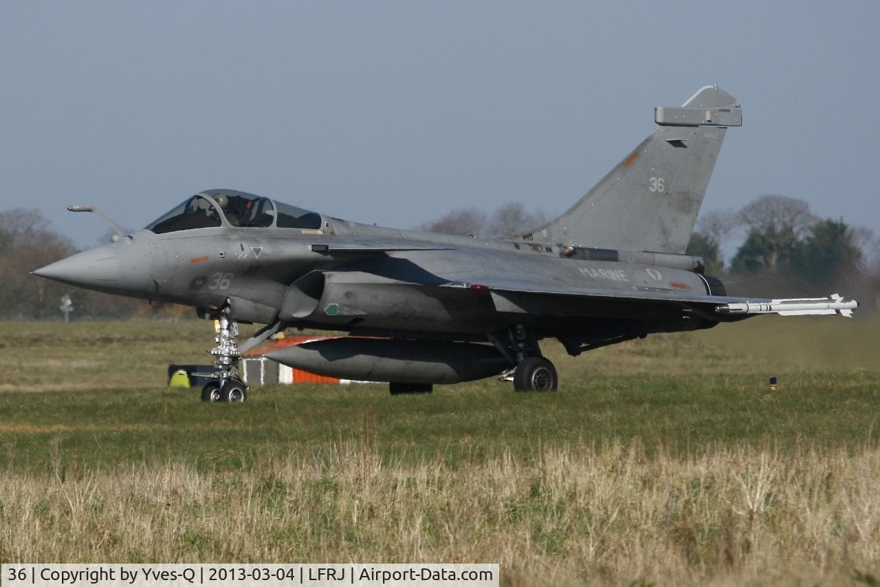 36, Dassault Rafale M C/N 36, French Naval Aviation Dassault Rafale M, Taxiing to holding point rwy 08, Landivisiau Naval Air Base (LFRJ)