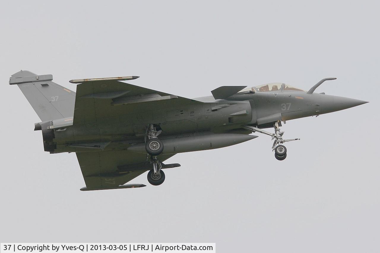 37, 2012 Dassault Rafale M C/N 37, French Naval Aviation Dassault Rafale M, Short approach rwy 08, Landivisiau Naval Air Base (LFRJ)
