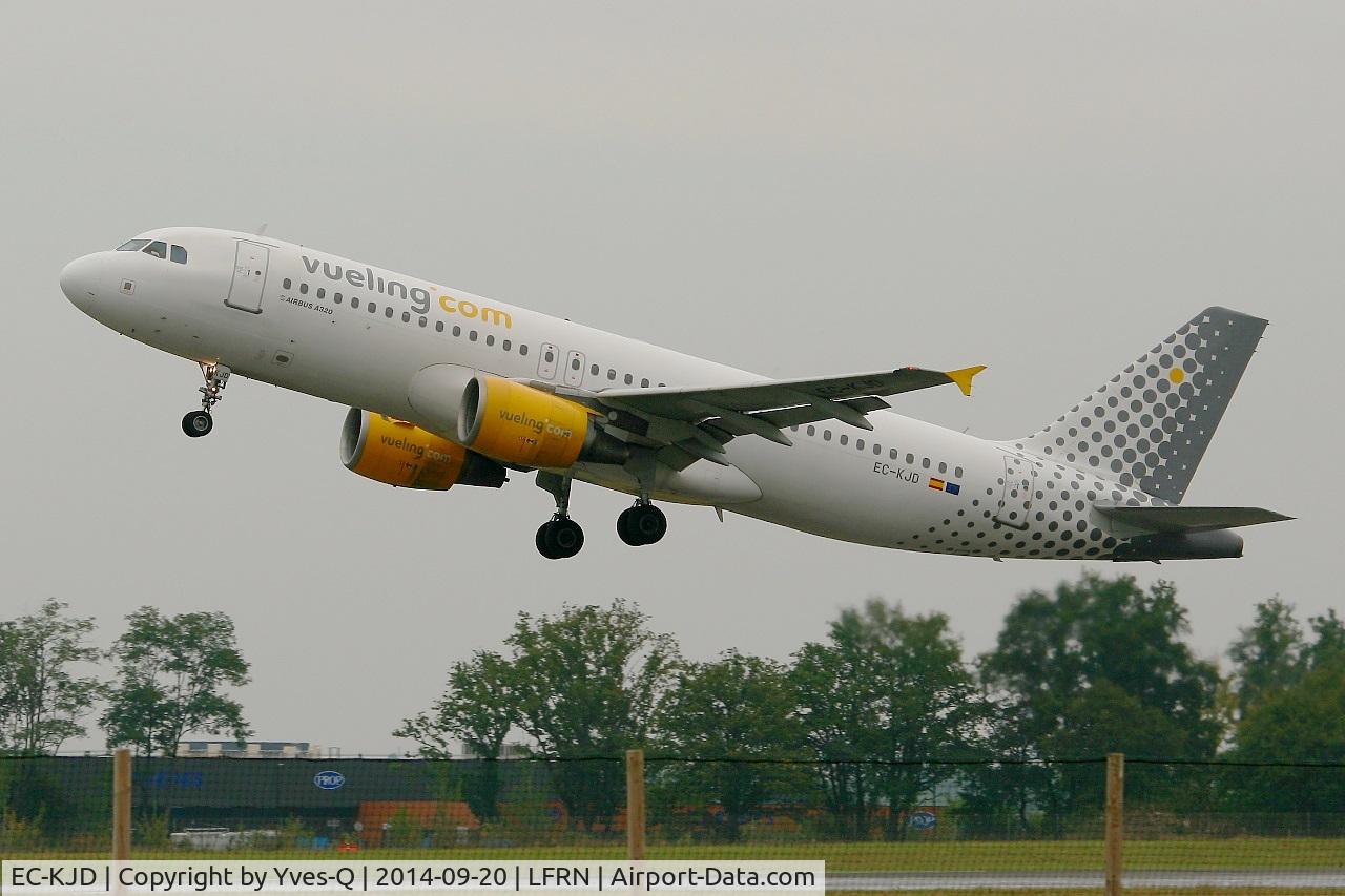 EC-KJD, 2007 Airbus A320-216 C/N 3237, Airbus A320-216, Take off rwy 28, Rennes-St Jacques  airport (LFRN-RNS)