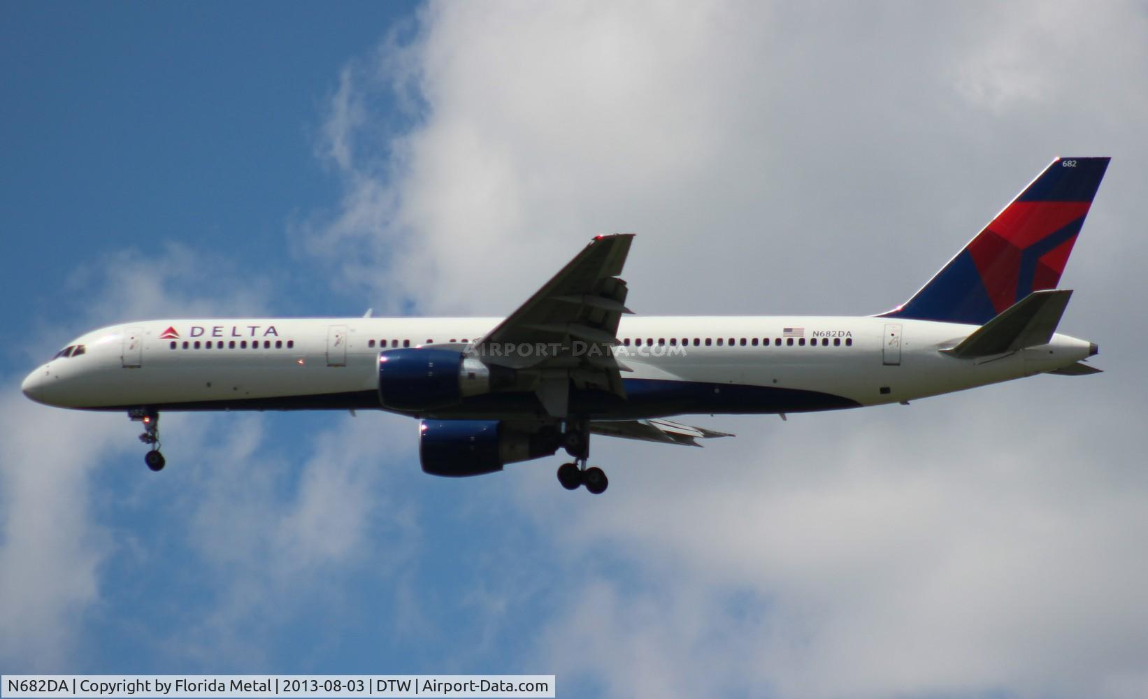N682DA, 1993 Boeing 757-232 C/N 26958, Delta 757-200