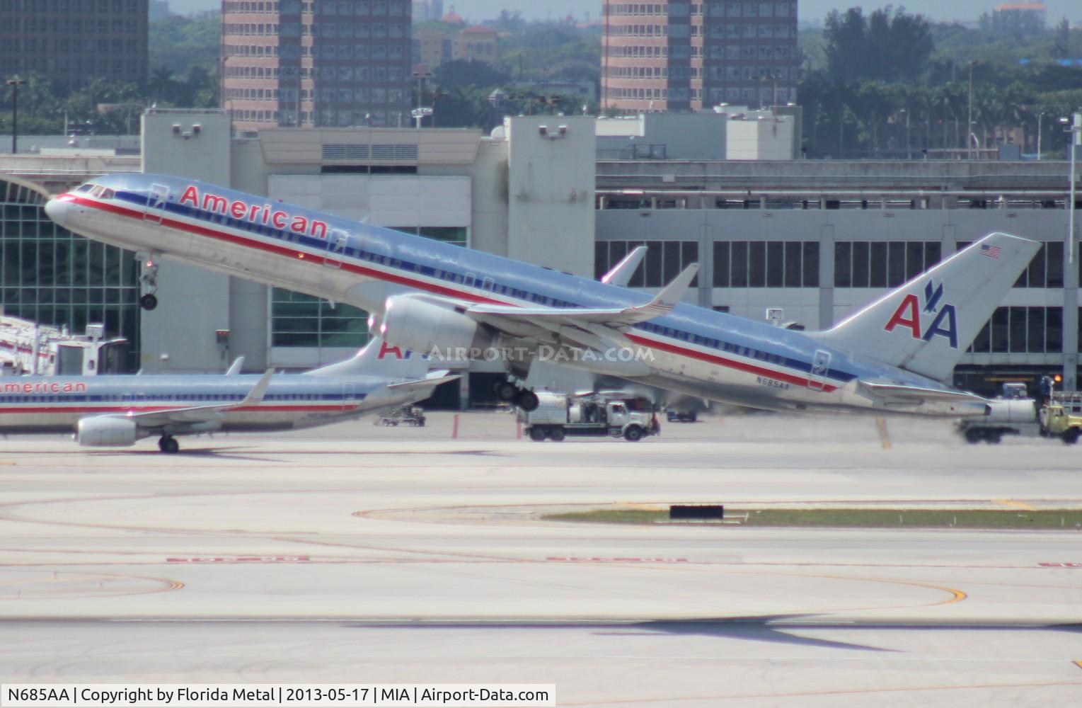 N685AA, 1992 Boeing 757-223 C/N 25342, American 757-200
