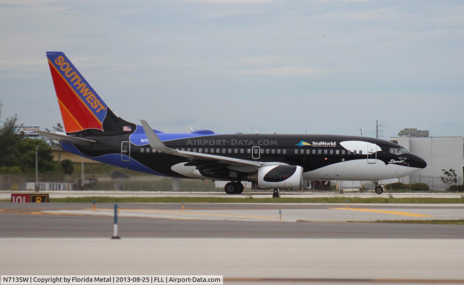 N713SW, 1998 Boeing 737-7H4 C/N 27847, Southwest 737-700 Shamu One
