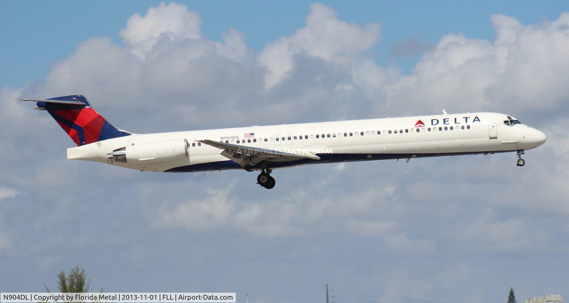 N904DL, 1987 McDonnell Douglas MD-88 C/N 49535, Delta MD-88