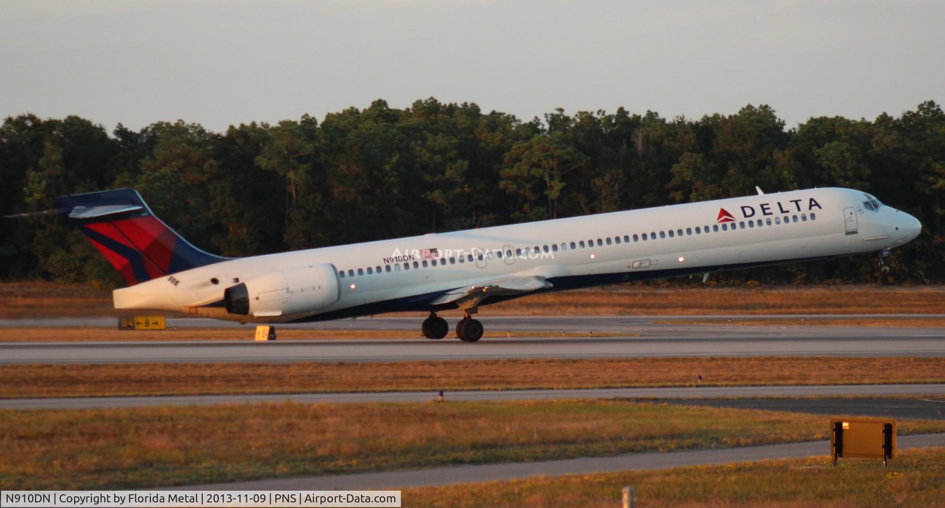 N910DN, 1995 McDonnell Douglas MD-90-30 C/N 53390, Delta MD-90