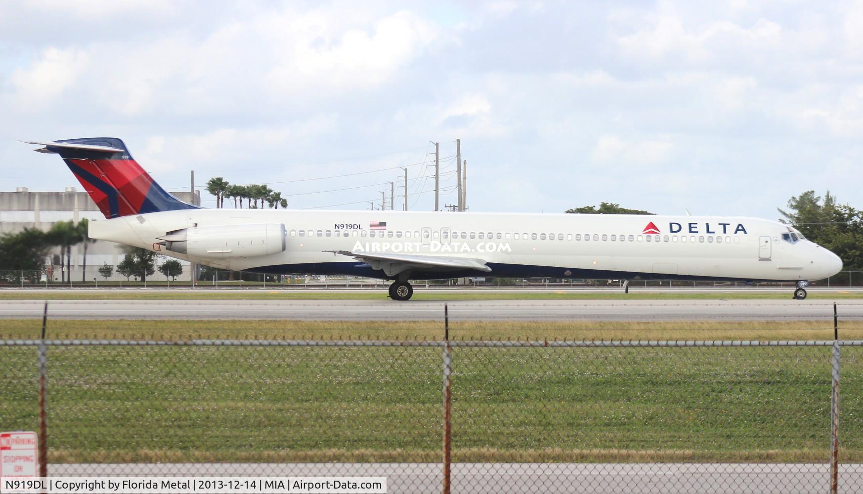 N919DL, 1988 McDonnell Douglas MD-88 C/N 49584, Delta MD-88