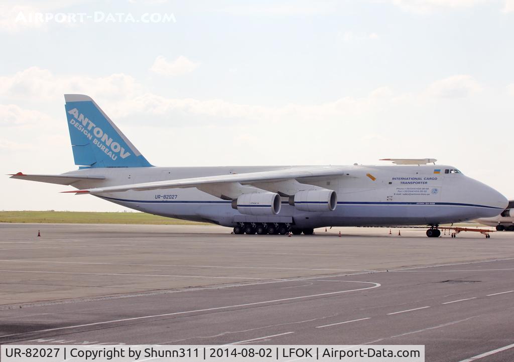 UR-82027, 1990 Antonov An-124-100 Ruslan C/N 19530502288, Parked at the Cargo area...
