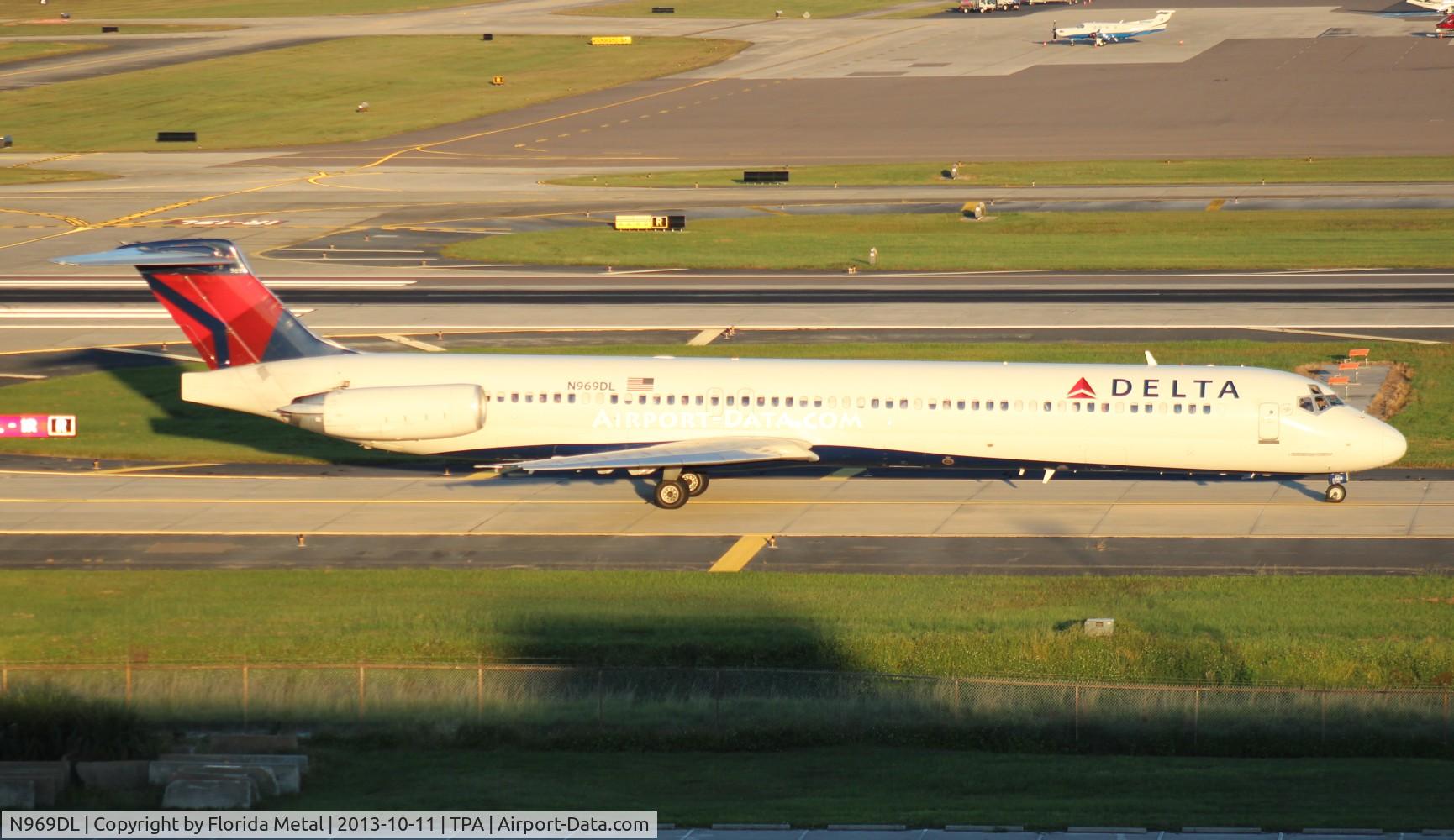 N969DL, 1990 McDonnell Douglas MD-88 C/N 53172, Delta MD-88