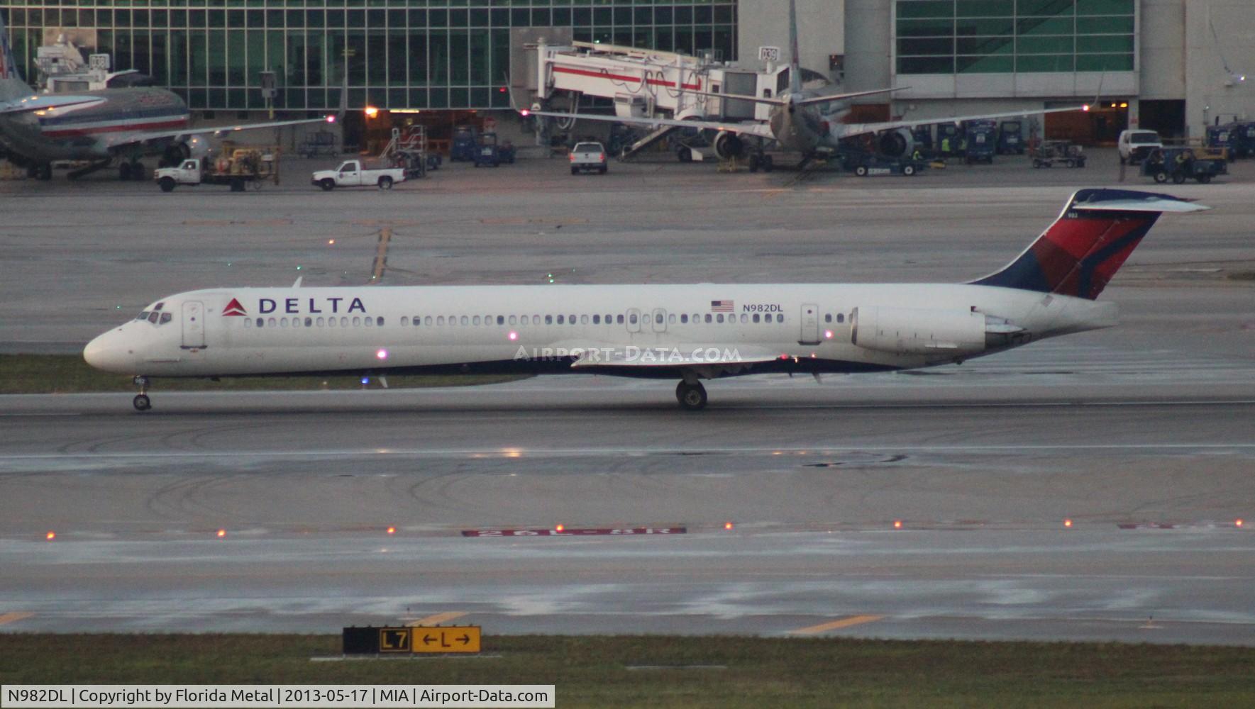 N982DL, 1991 McDonnell Douglas MD-88 C/N 53273, Delta MD-88