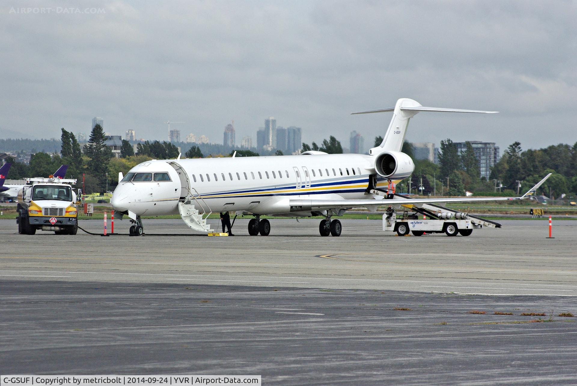 C-GSUF, 2011 Bombardier CRJ-900LR (CL-600-2D24) C/N 15271, Quick turnaround and refuelling