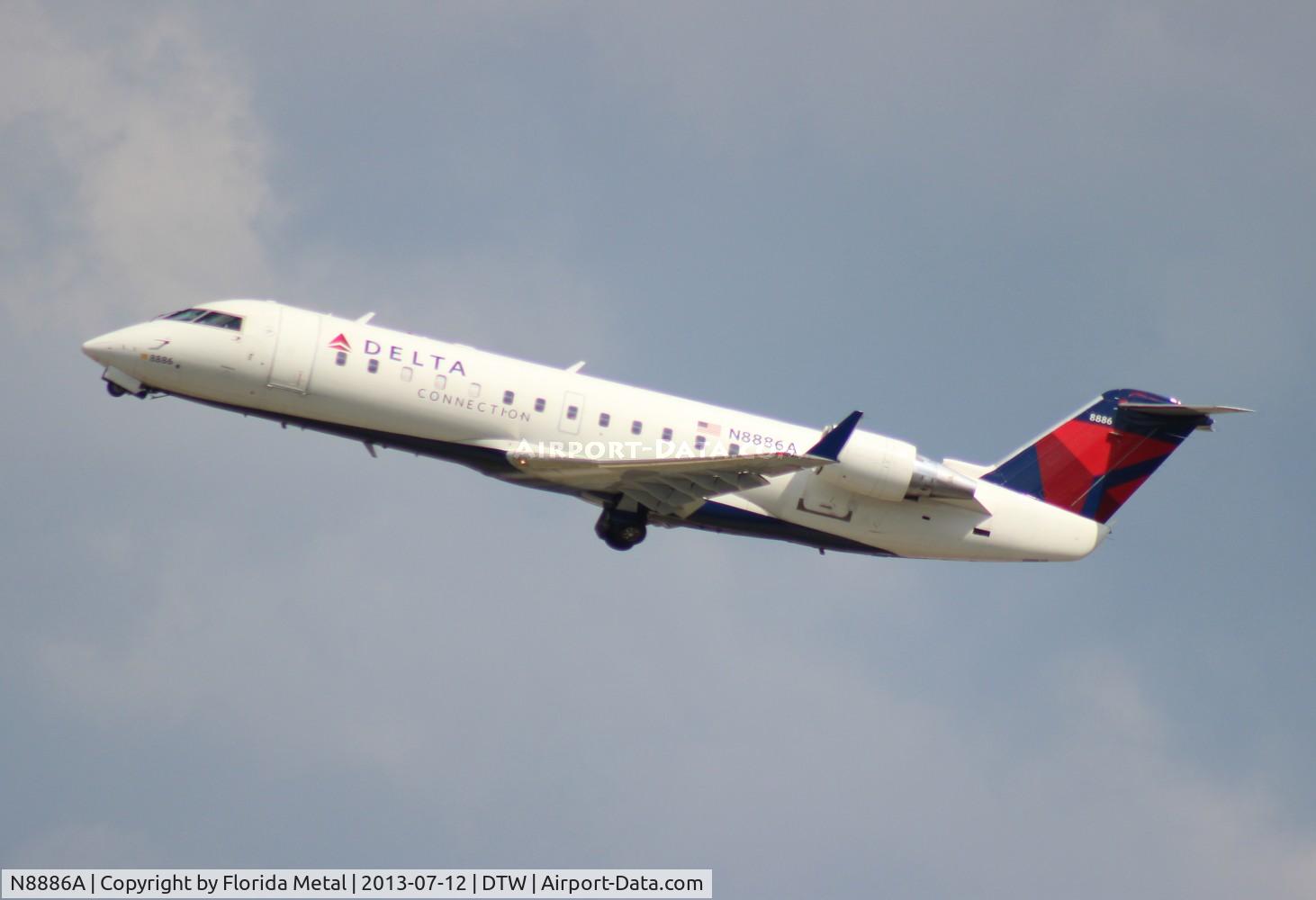 N8886A, 2003 Bombardier CRJ-200 (CL-600-2B19) C/N 7886, Delta Connection CRJ-200