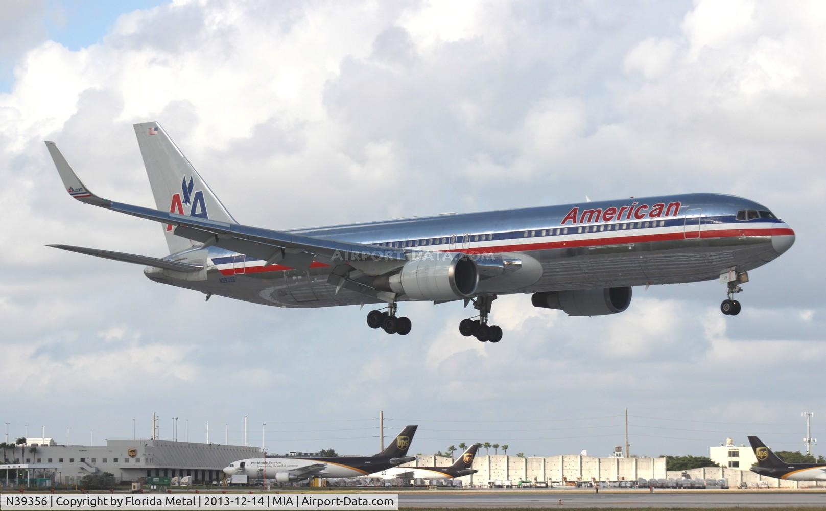 N39356, 1988 Boeing 767-323 C/N 24037, American 767-300