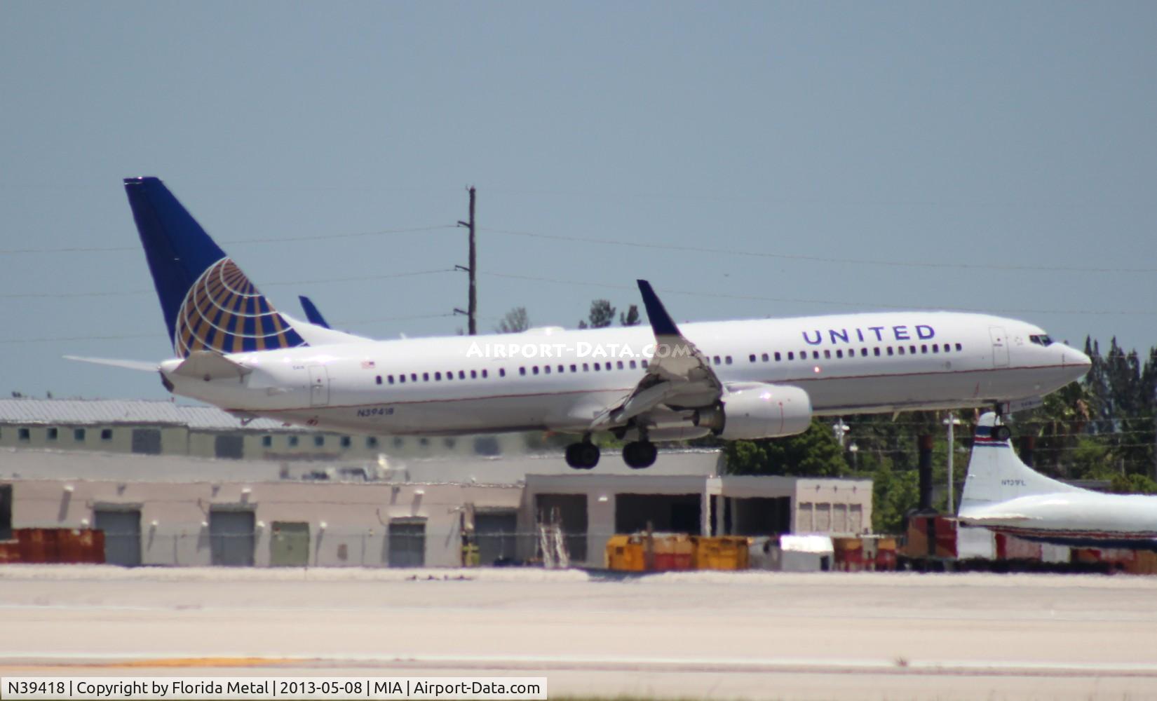 N39418, 2008 Boeing 737-924/ER C/N 33456, United 737-900