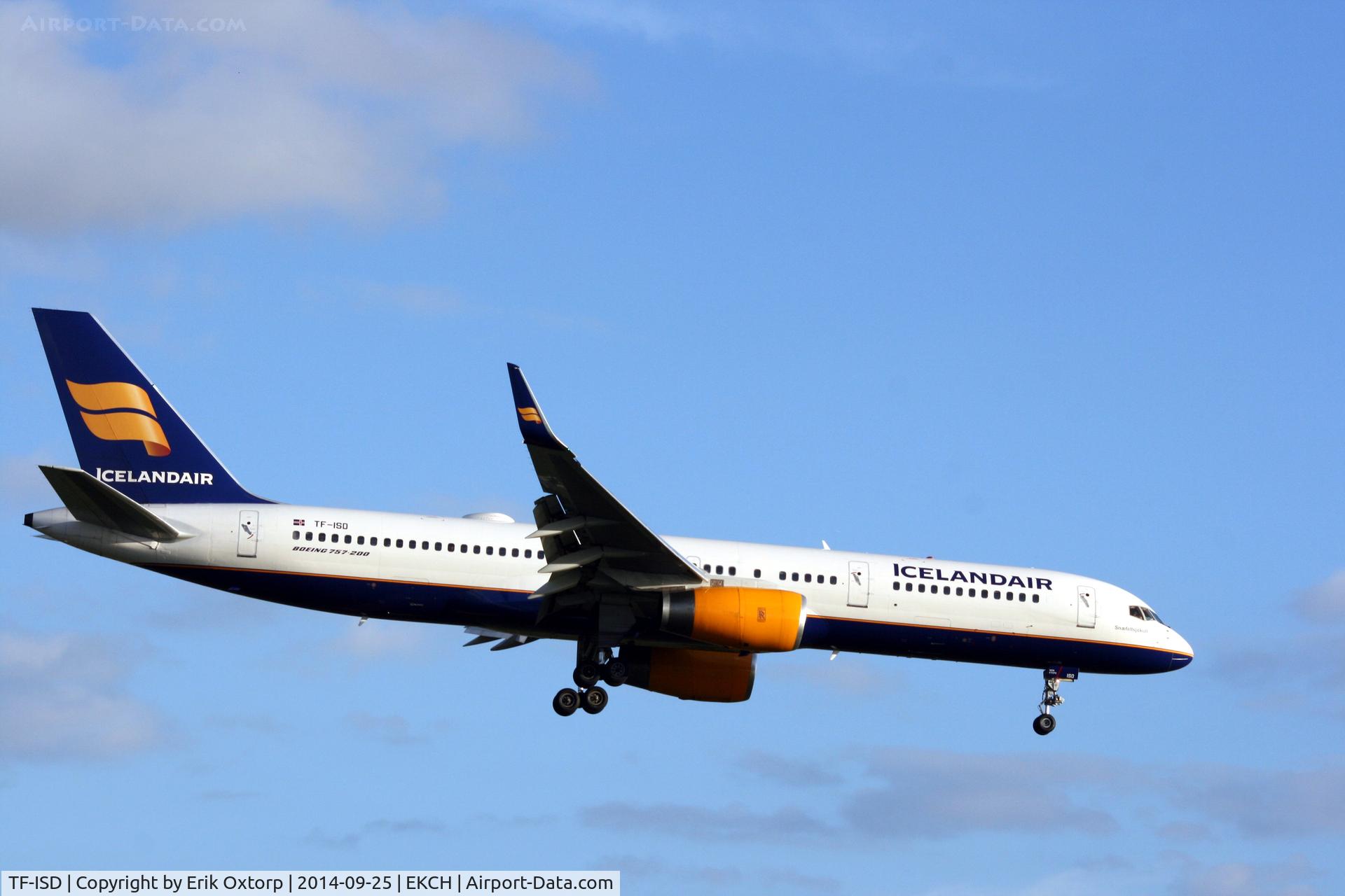 TF-ISD, 1991 Boeing 757-223 C/N 24596, TF.ISD landing rw 22L