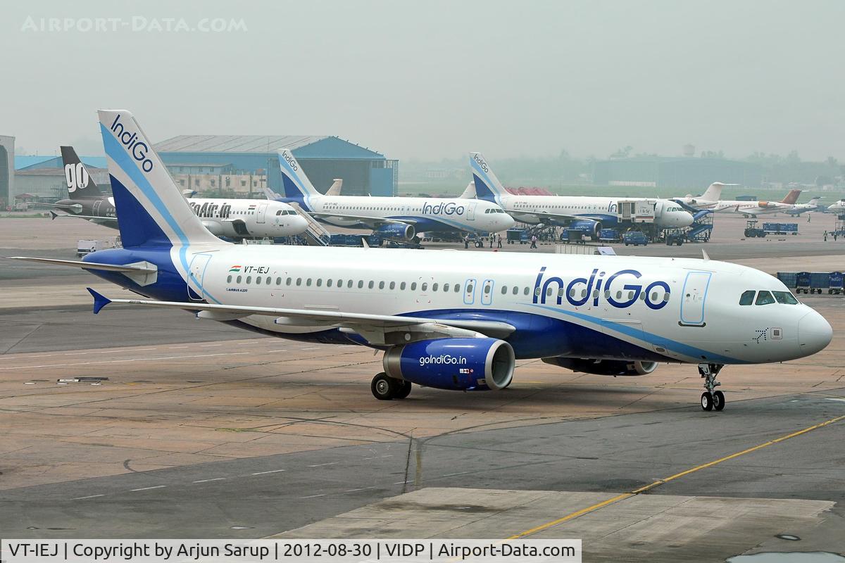 VT-IEJ, Airbus A320-232 C/N 4818, Taxiing into IGIA T-1.