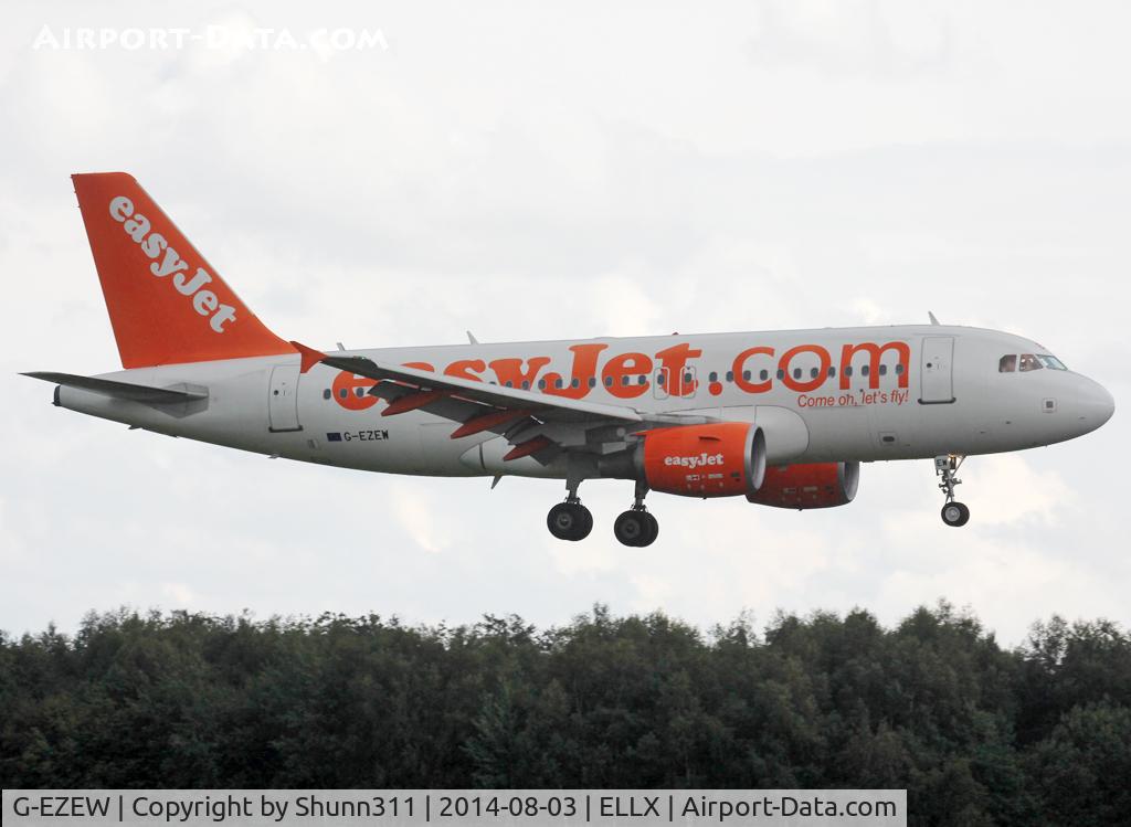 G-EZEW, 2004 Airbus A319-111 C/N 2300, Landing rwy 24