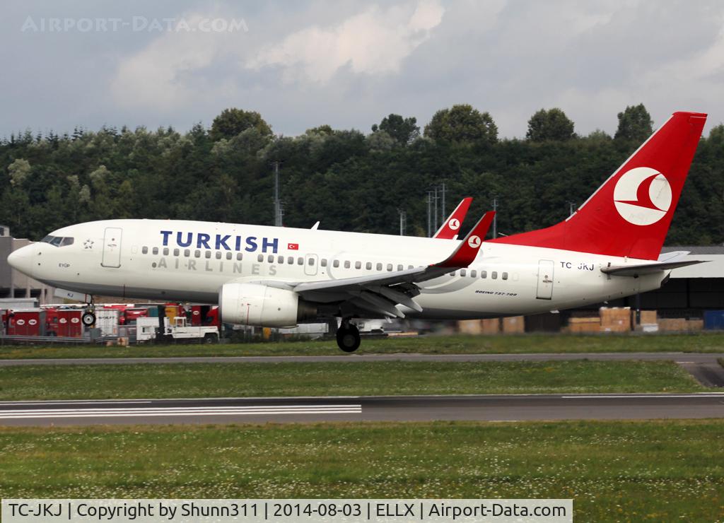 TC-JKJ, 2005 Boeing 737-752 C/N 34297, Landing rwy 24