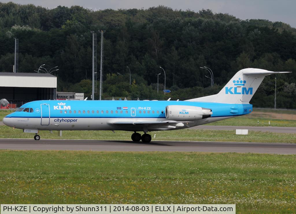 PH-KZE, 1996 Fokker 70 (F-28-0070) C/N 11576, Ready for take off rwy 24
