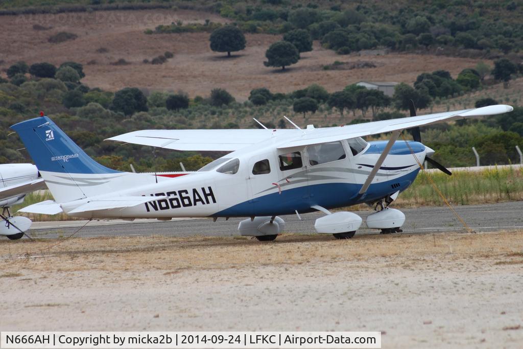 N666AH, 2006 Cessna T206H TC Turbo Stationair C/N T20608695, Parked