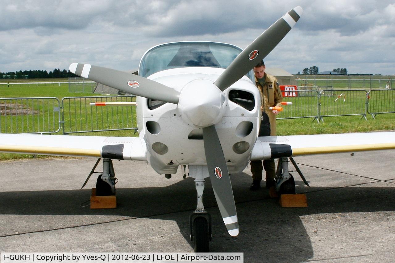 F-GUKH, Grob G-120A-F C/N 85042, Cassidian Aviation Training Services (CATS) Grob G120A-F, Static display, Evreux-Fauville Air Base 105 (LFOE) open day 2012