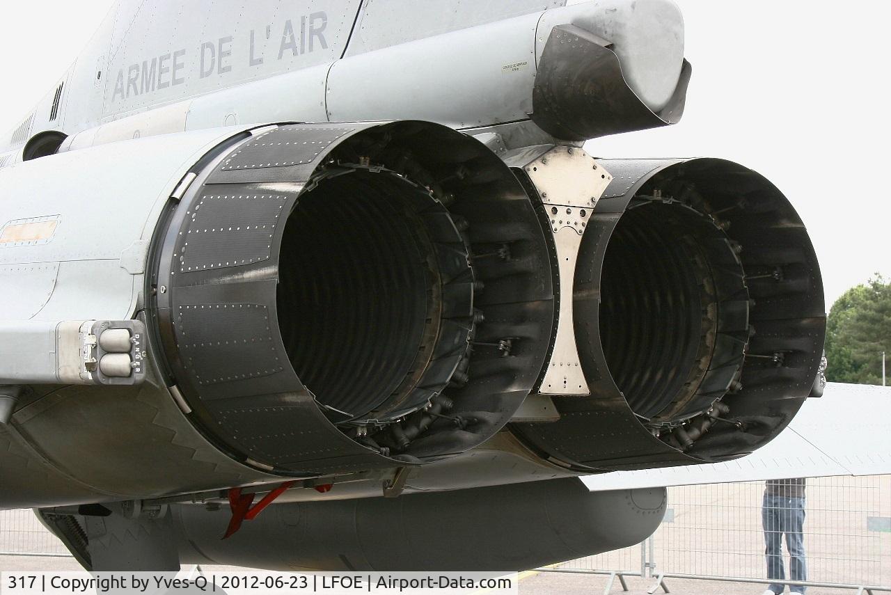 317, Dassault Rafale B C/N 317, Close view of Dassault Rafale B nozzle, Evreux-Fauville Air Base 105 (LFOE) open day 2012