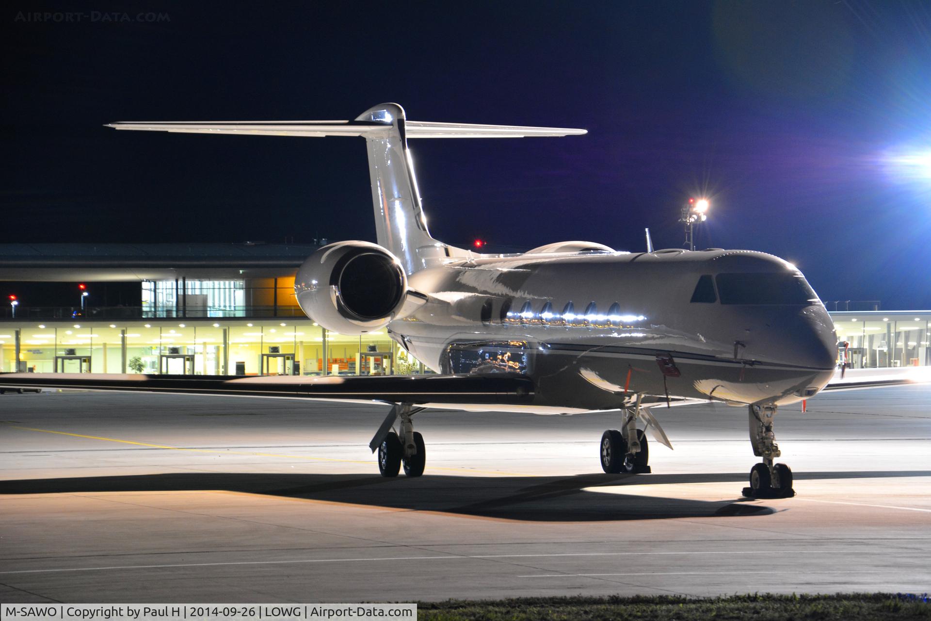 M-SAWO, 2004 Gulfstream Aerospace GV-SP (G550) C/N 5050, A GulfV at night, LOWG