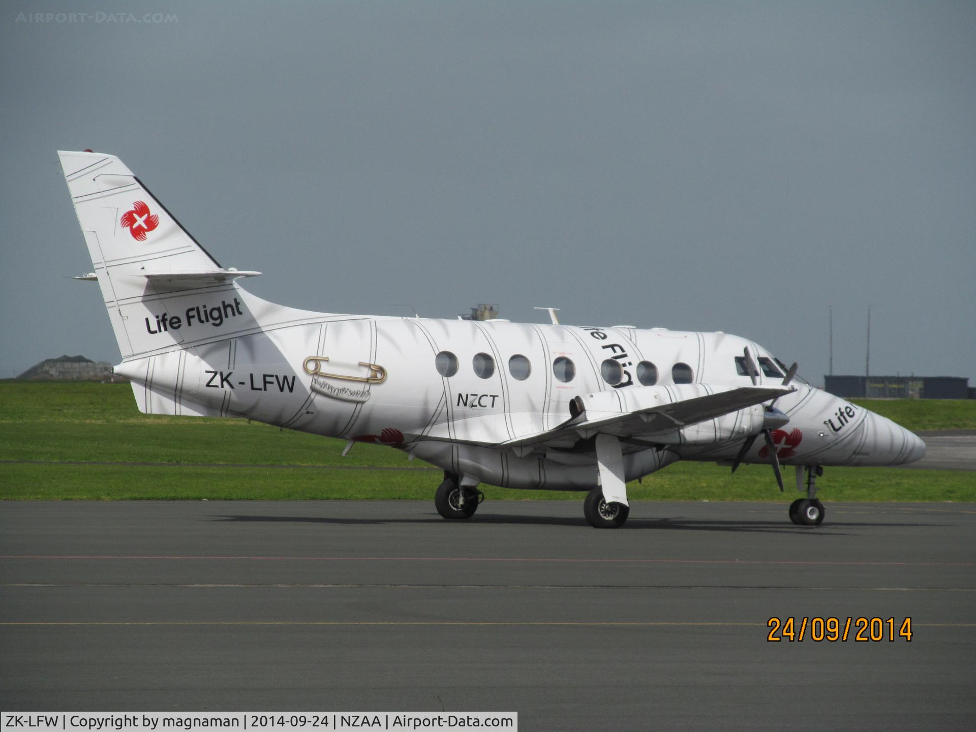 ZK-LFW, 1992 British Aerospace BAe-3201 Jetstream 32 C/N 976, nice c/s for medic aircraft