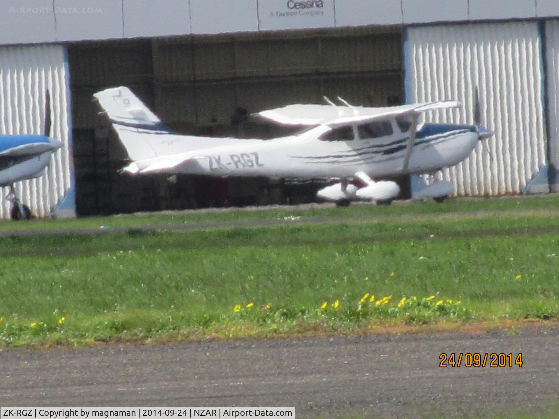 ZK-RGZ, 2005 Cessna T182T Turbo Skylane C/N T18208369, in heat haze at ardmore