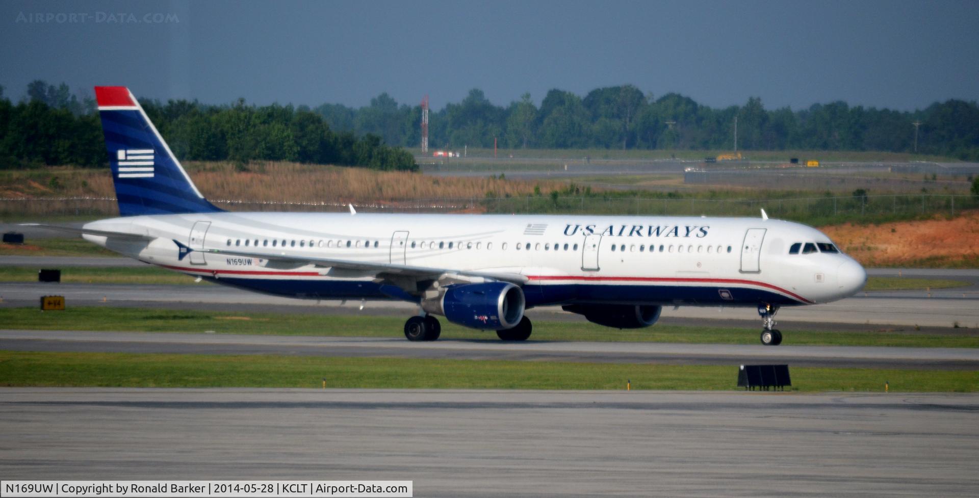N169UW, 2001 Airbus A321-211 C/N 1455, Taxi CLT