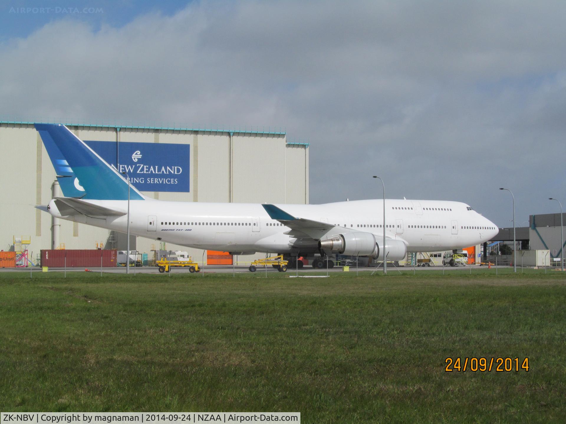 ZK-NBV, 1998 Boeing 747-419 C/N 26910, now devoid of titles and registration - for scrapping perhaps??