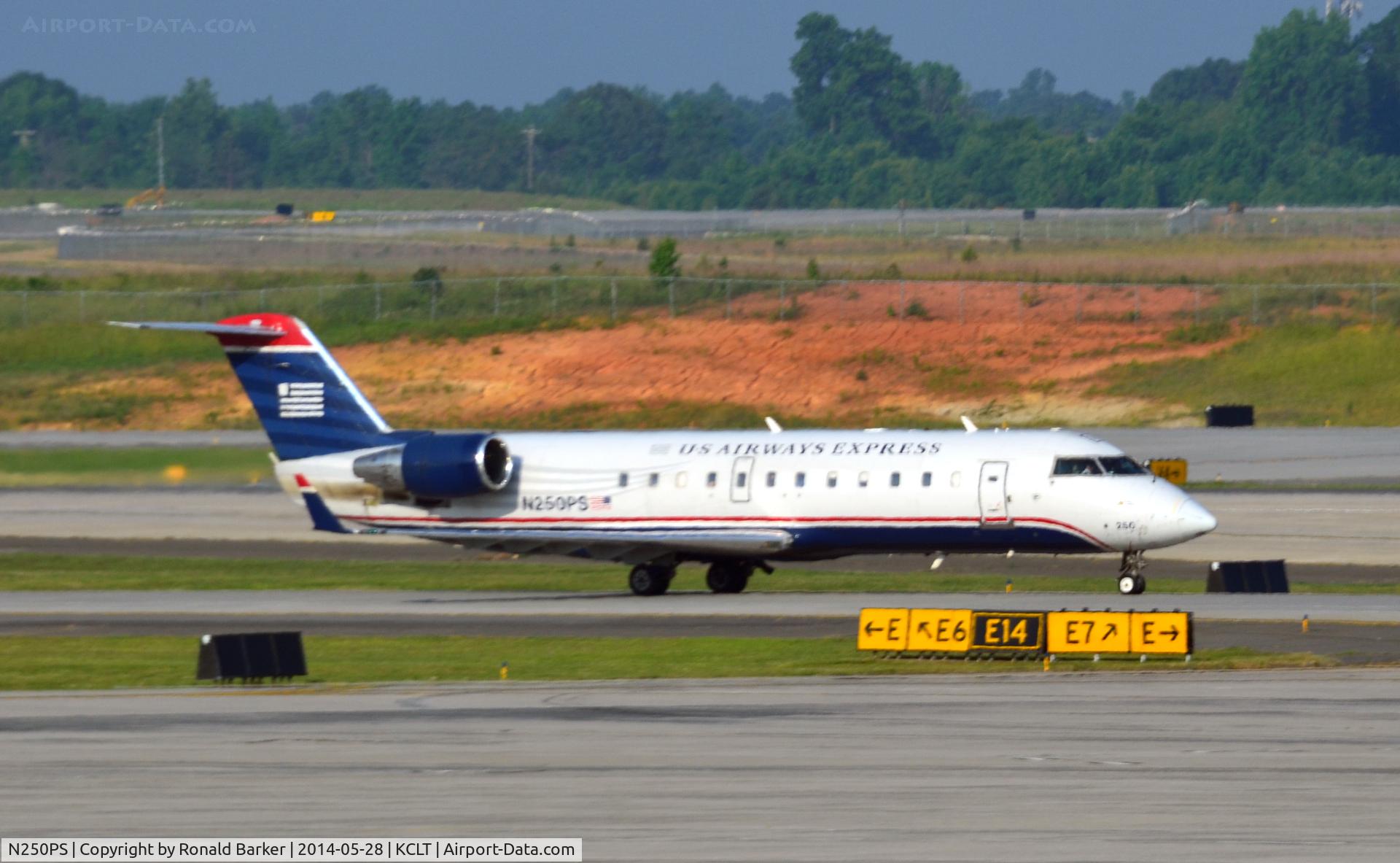 N250PS, 2004 Bombardier CRJ-200ER (CL-600-2B19) C/N 7929, Taxi CLT