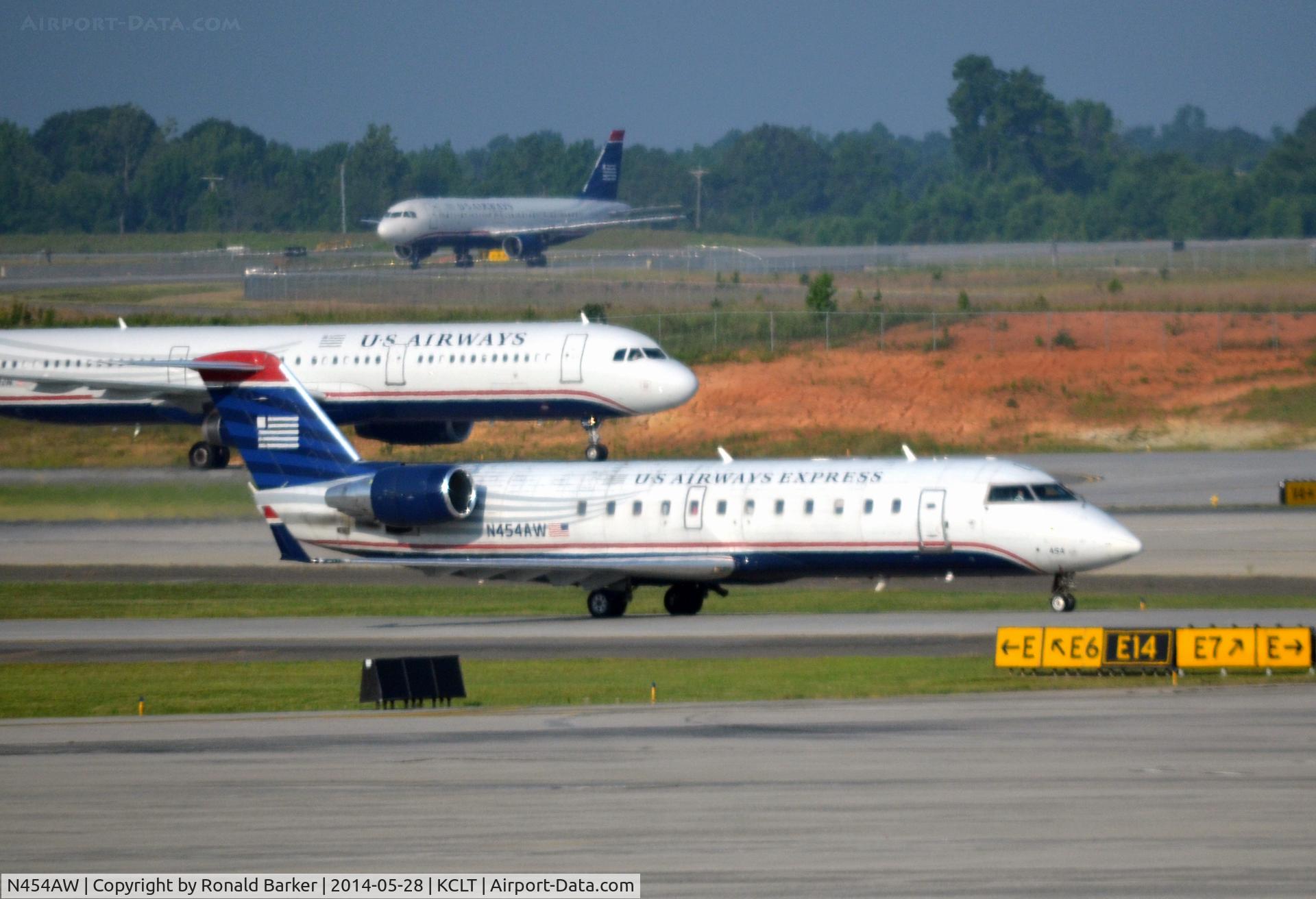 N454AW, 2003 Bombardier CRJ-200LR (CL-600-2B19) C/N 7842, Taxi CLT
