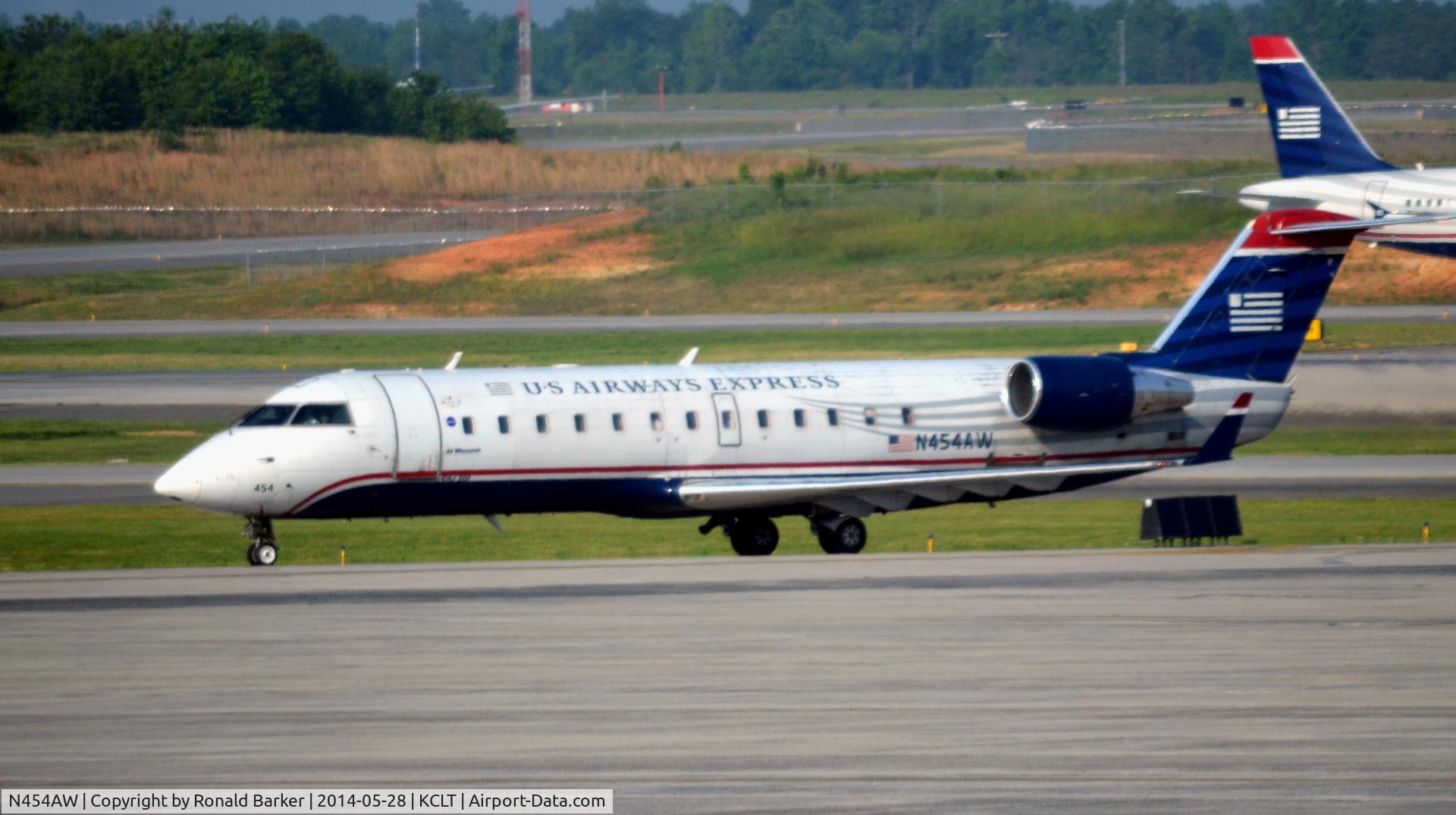 N454AW, 2003 Bombardier CRJ-200LR (CL-600-2B19) C/N 7842, Taxi CLT