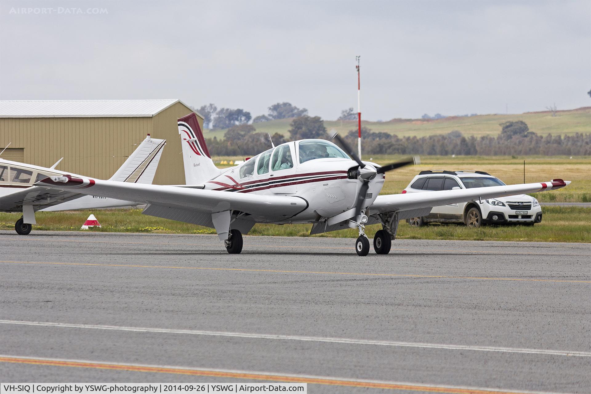 VH-SIQ, 1989 Beech F33A Bonanza C/N CE-1330, Beechcraft F33A Bonanza (VH-SIQ) taxiing at Wagga Wagga Airport.