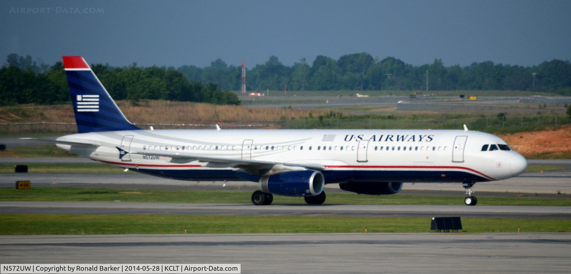 N572UW, 2013 Airbus A321-231 C/N 5899, Taxi CLT