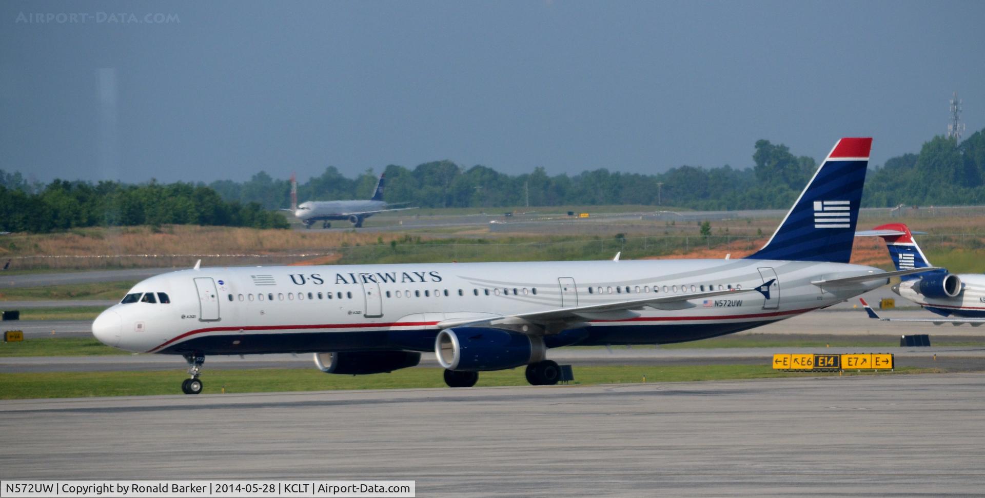 N572UW, 2013 Airbus A321-231 C/N 5899, Taxi CLT