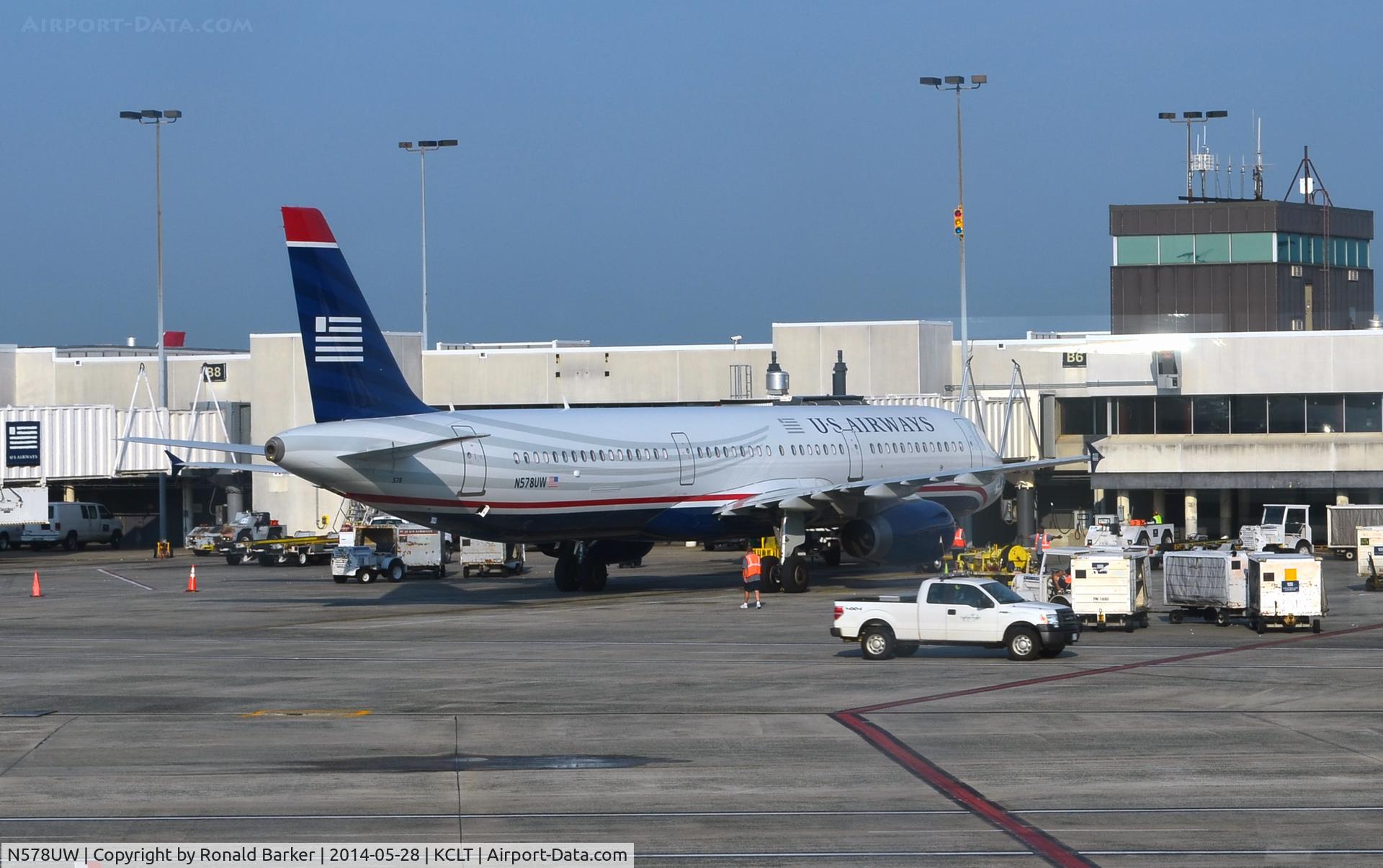 N578UW, 2014 Airbus A321-231 C/N 6035, Gate B6 CLT