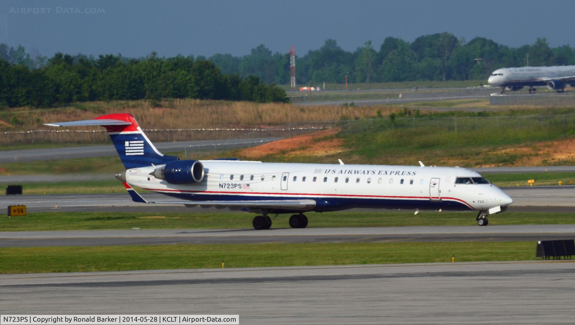 N723PS, 2004 Bombardier CRJ-701 (CL-600-2C10) Regional Jet C/N 10181, Taxi CLT
