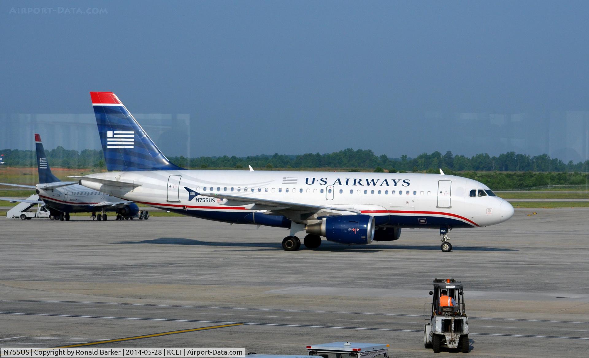 N755US, 2000 Airbus A319-112 C/N 1331, Taxi CLT
