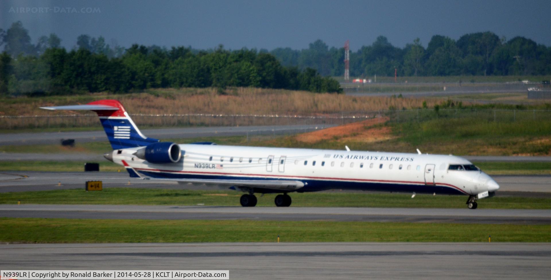 N939LR, 2005 Bombardier CRJ-900ER (CL-600-2D24) C/N 15039, Taxi CLT