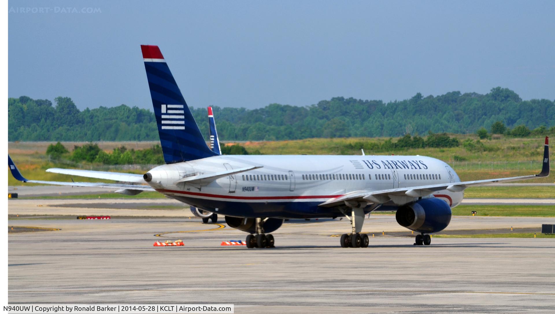 N940UW, 1995 Boeing 757-2B7 C/N 27805, Taxi CLT
