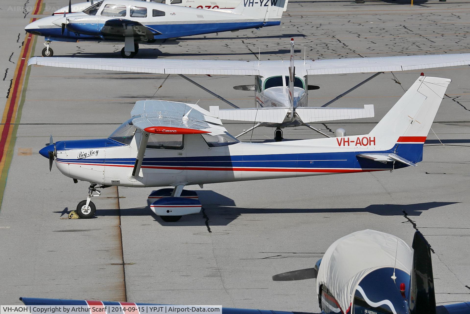 VH-AOH, 1982 Cessna 152 C/N 152-85532, Jandakot Airport WA 15/09/2014