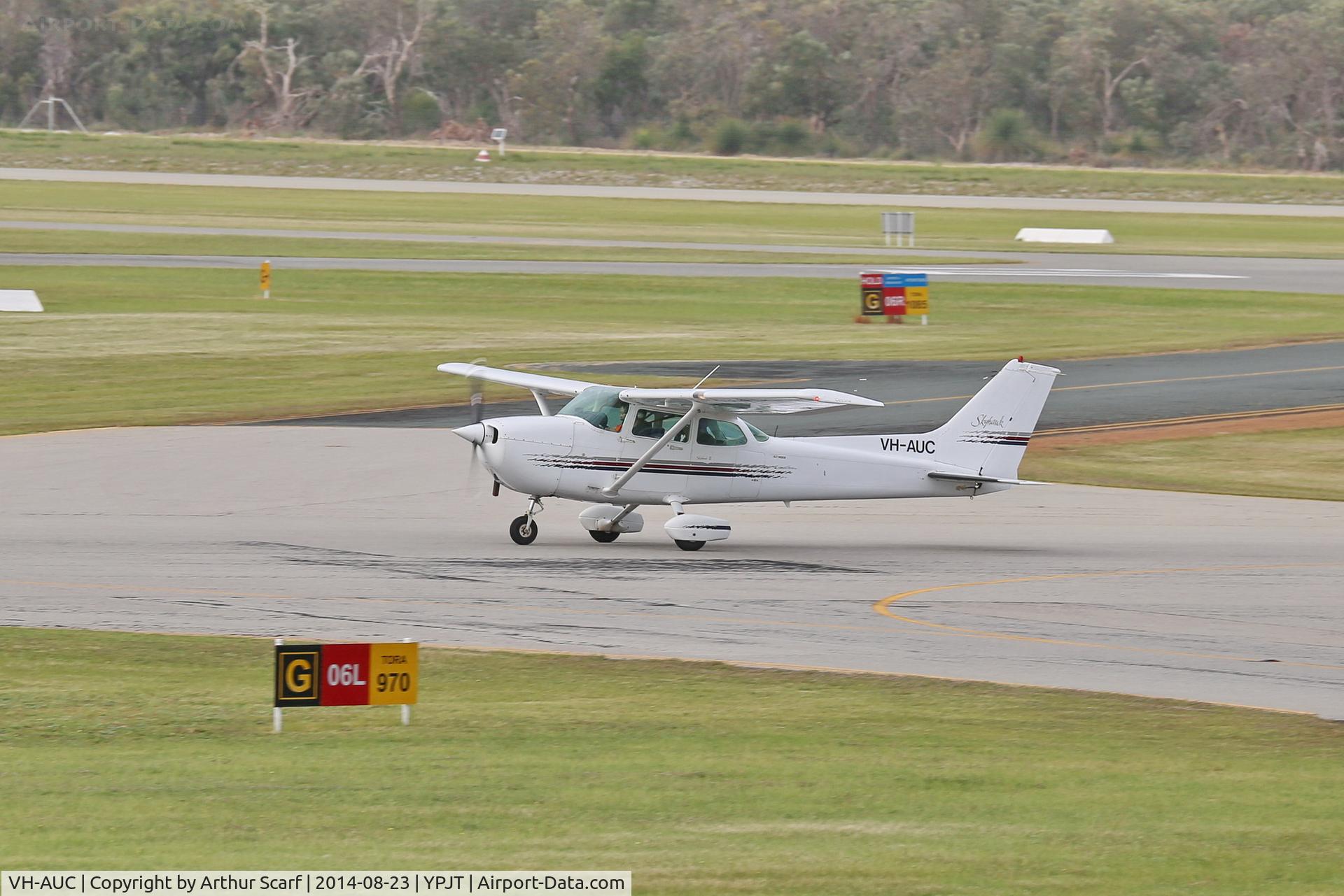 VH-AUC, 1981 Cessna 172P C/N 17275190, Jandakot Airport WA 23/08/2014