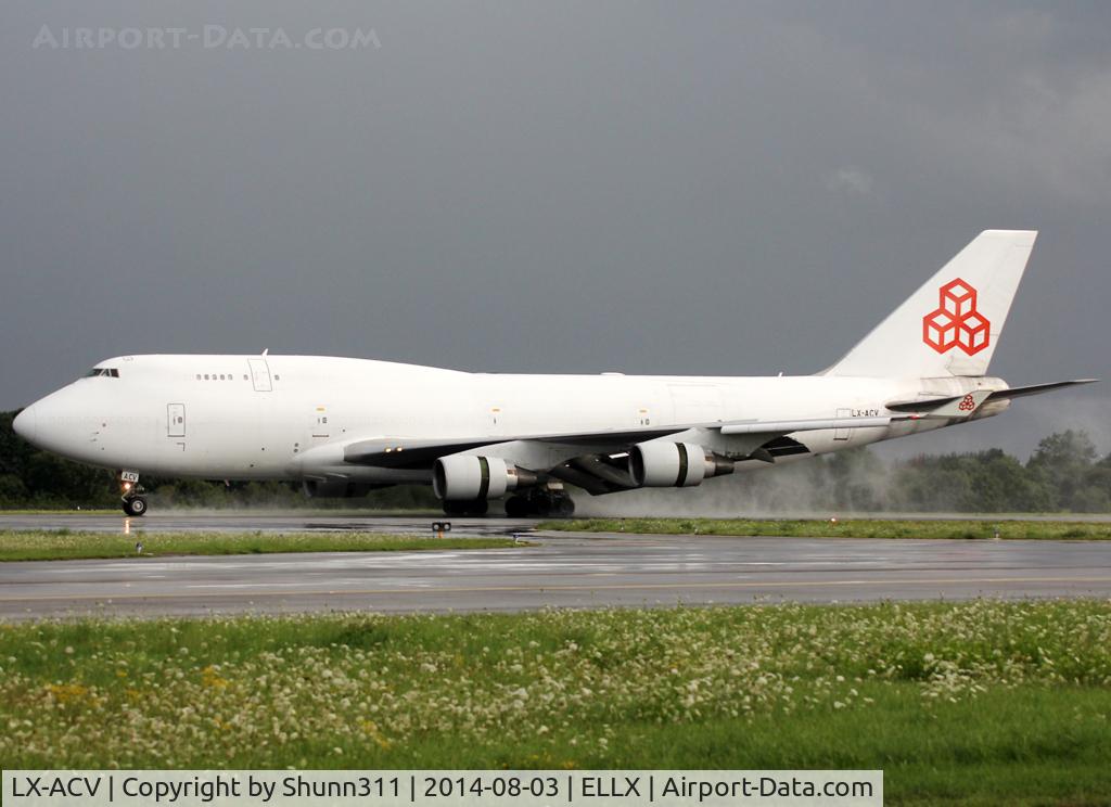 LX-ACV, 1989 Boeing 747-4B5/BCF C/N 24200, Arriving rwy 06