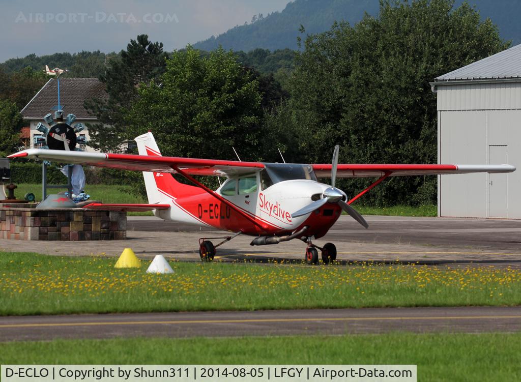 D-ECLO, 1980 Reims F182 C/N F18200169, Waiting a new paratrooping flight