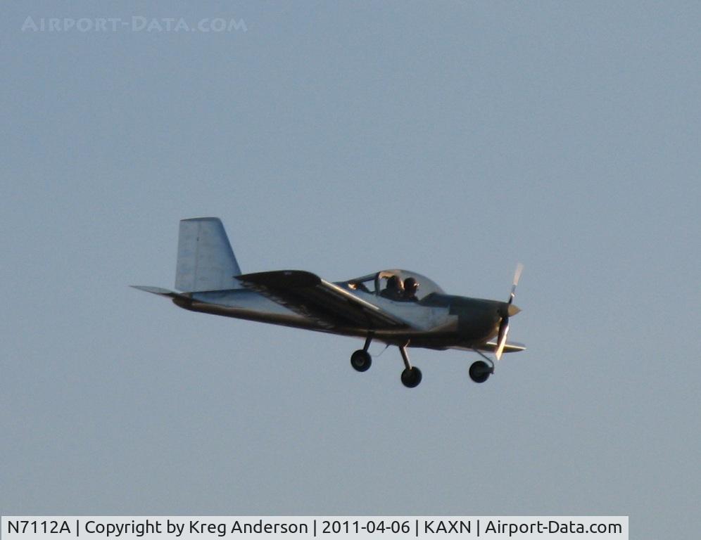 N7112A, Vans RV-12 C/N 120072, Vans RV-12 on final for runway 31.