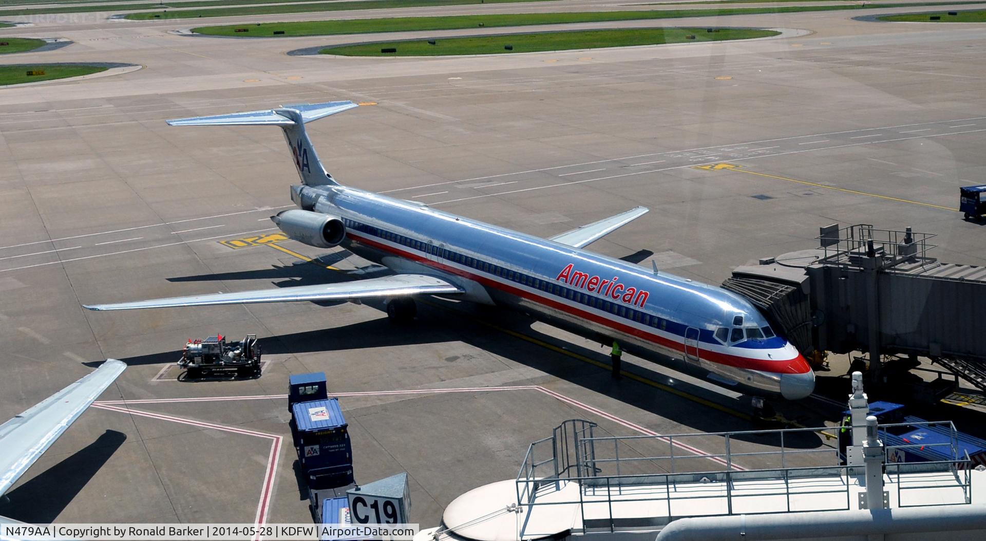 N479AA, 1988 McDonnell Douglas MD-82 (DC-9-82) C/N 49654, Gate C20 DFW