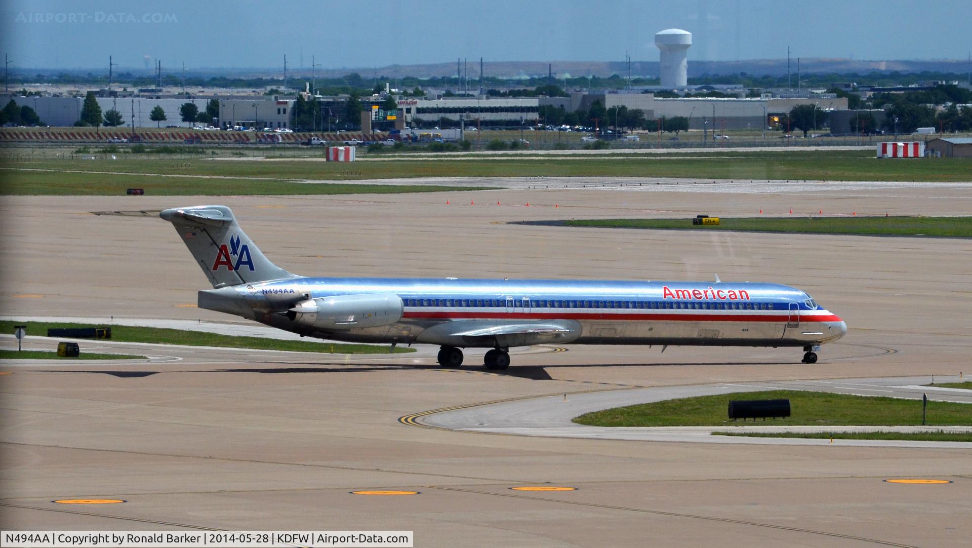 N494AA, 1989 McDonnell Douglas MD-82 (DC-9-82) C/N 49732, Taxi DFW