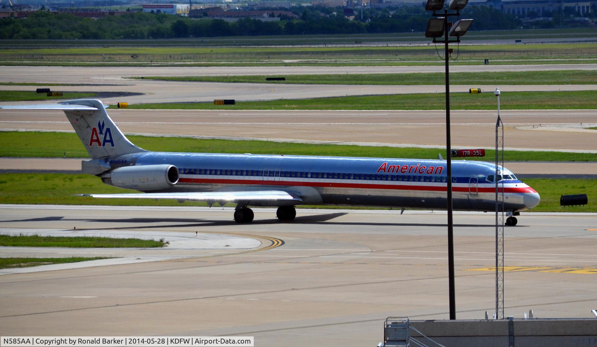 N585AA, 1991 McDonnell Douglas MD-82 (DC-9-82) C/N 53248, Taxi DFW